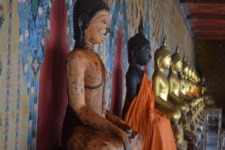 チャオプラヤ川を渡し舟でわたって、 仏塔「Wat Arun（ワット・アルン）」に、 行ってきました。