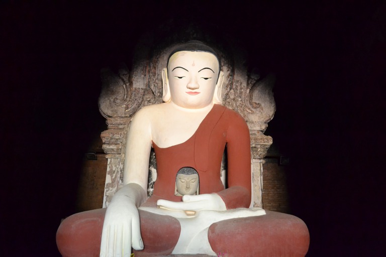 世界三大仏教遺跡であるバガン遺跡の探索は、 『ポケモンGO』のようなおもしろさと、 危なっかしさを兼ねそろえている。