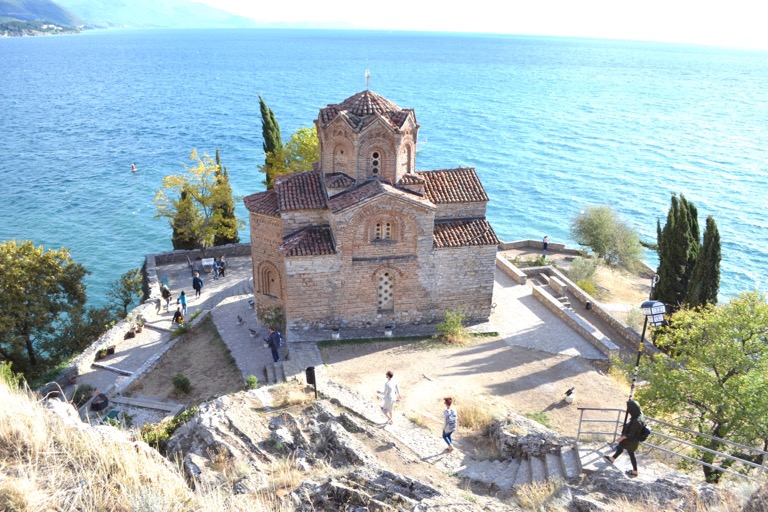 旅行ガイドブック『Lonely Planet』が、 マケドニアの南西にあるオフリドを ２０１７年に訪れるべき世界の都市 第５位に選んだということで、行ってきた。