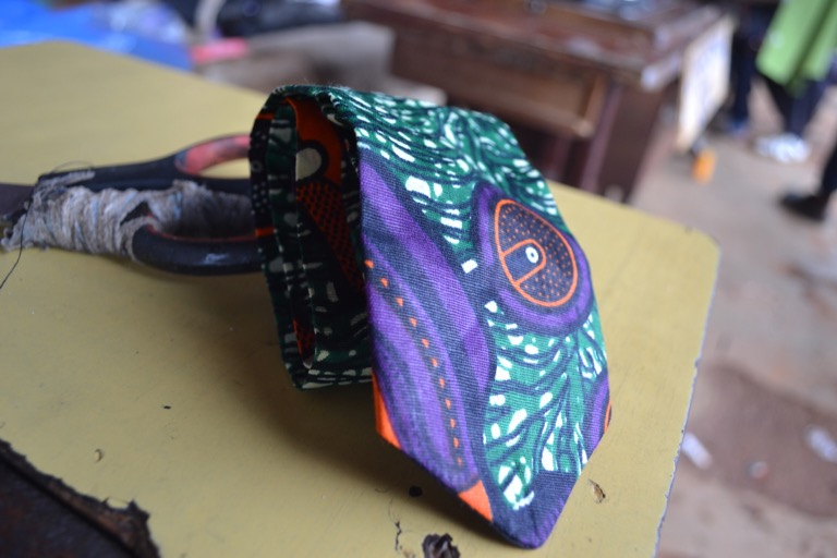 オリジナルのアフリカンネクタイ作り マラウイ 裁縫