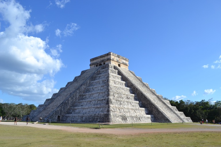 メキシコのユカタン半島にあるマヤ文明の遺跡、 「チチェン・イッツァ（Chichén Itzá）」に行った。