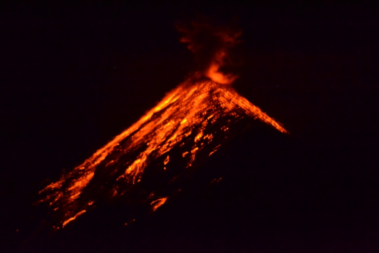 グアテマラ アカテナンゴ山 火山