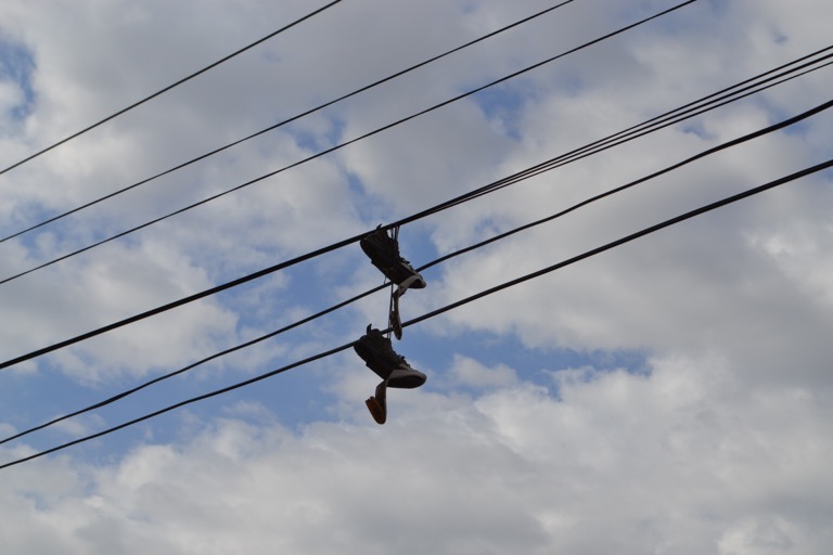 ニカラグア グラナダ 「電線にひっかかっている靴」