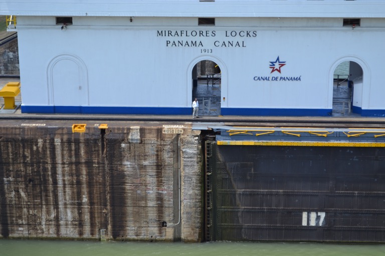 パナマ パナマ運河 ミラ・フロレス水門
