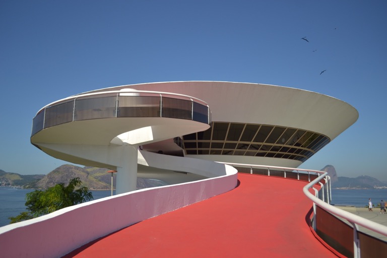ブラジル リオデジャネイロ ニテロイ現代美術館（MAC） オスカー・ニーマイヤー