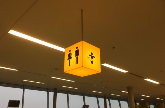 オーストリアのグラーツ空港 トイレのマーク