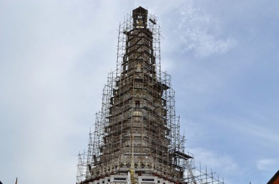 チャオプラヤ川を渡し舟でわたって、 仏塔「Wat Arun（ワット・アルン）」に、 行ってきました。