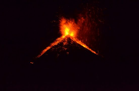 グアテマラ アカテナンゴ山 火山